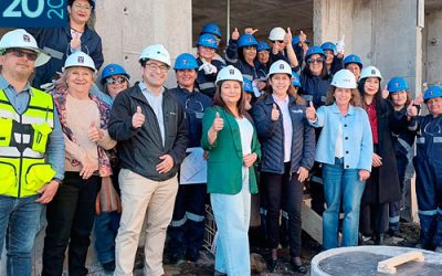 Jefas de hogar del programa “Mujeres Gásfiter” visitaron obra de empresa socia